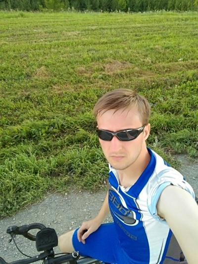 Олег Комаров